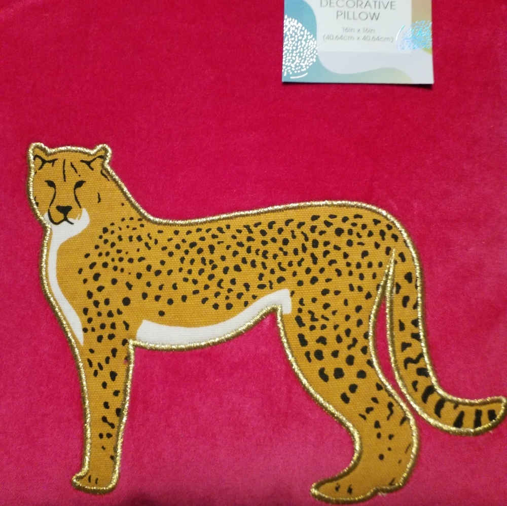 Pink cheetah front throw pillow